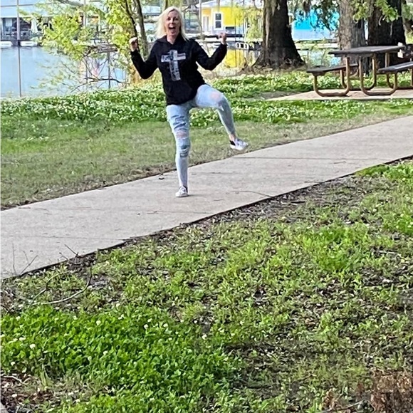 Hi everyone, great to be here, - Picture 3 of 6